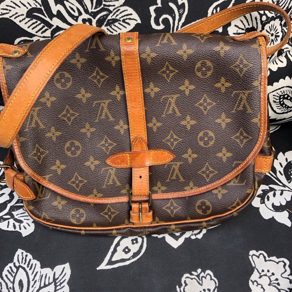 Louis Vuitton Monogram Canvas Messenger Bag